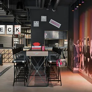 Moxy 3*, Düsseldorf Germania